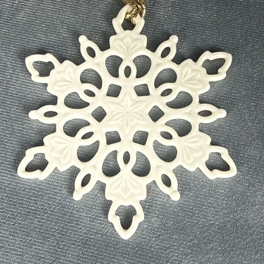 Lenox 2006 Porcelain Snowflake Ornament Large 4